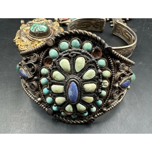 680G - A selection of native American jewellery to include pendants and bangles