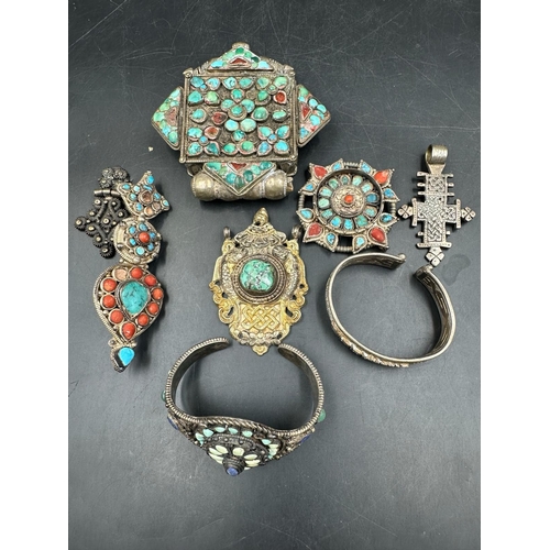 680G - A selection of native American jewellery to include pendants and bangles