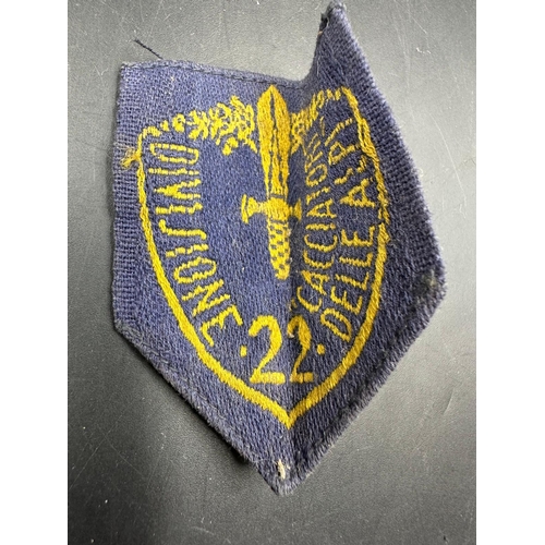 730 - A WWII 22nd Infantry Division Hunters of the Alps sleeve badge  and a clothe badge