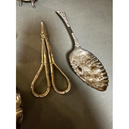 753 - A quality selection of silverplated items to include a fish scale tray, knife rests, berry spoons, g... 