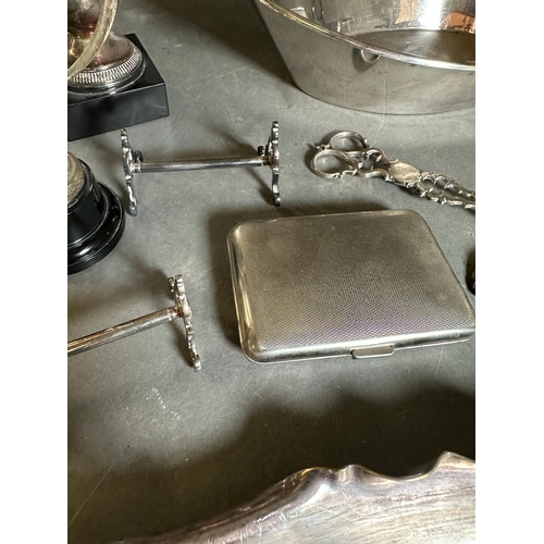 753 - A quality selection of silverplated items to include a fish scale tray, knife rests, berry spoons, g... 