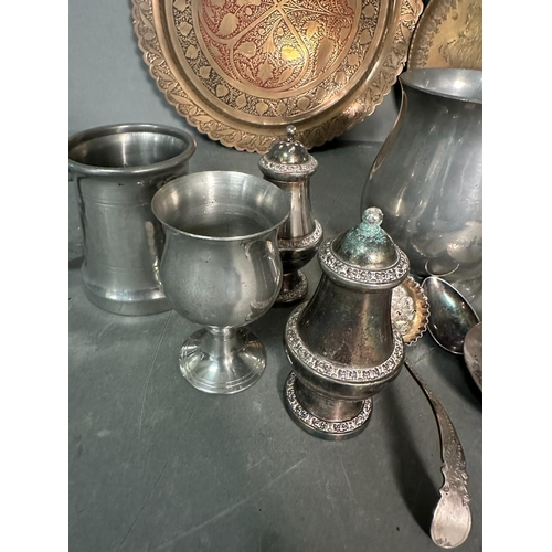 761 - A selection of mixed metal items to include plates, tankards etc