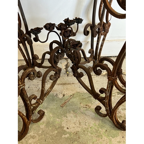 78 - A French marble topped circular table with scrolling iron twin legs (H78cm Dia66cm)