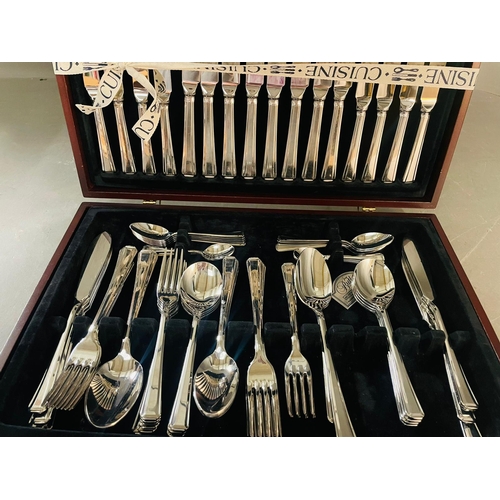 784 - A George Butler eight place cutlery dining set