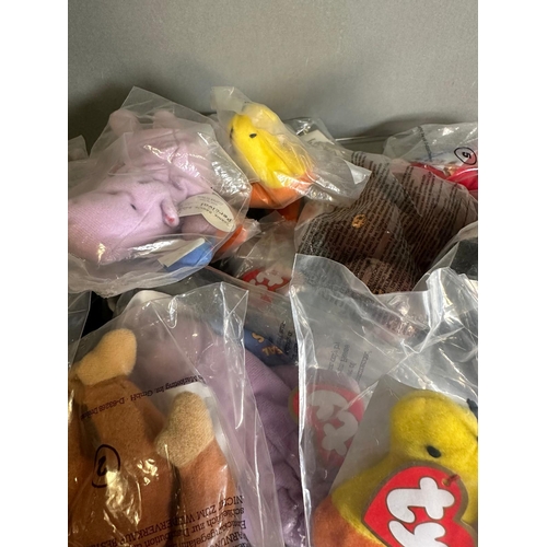 823 - A quantity of Beanie babies to include Flakey, Cheeks and Raf