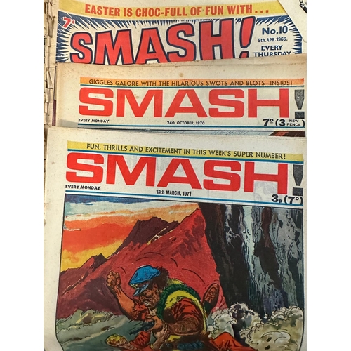 851 - A collection of vintage Smash comics to include issues 1-3