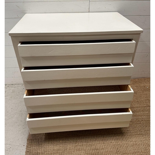 91 - A white painted four drawer chest of drawers AF (H66cm W82cm D33cm)