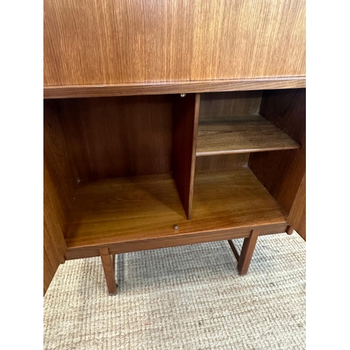 118 - A teak Mid Century mini bar by Turnidge of London (H110cm W76cm D36cm)