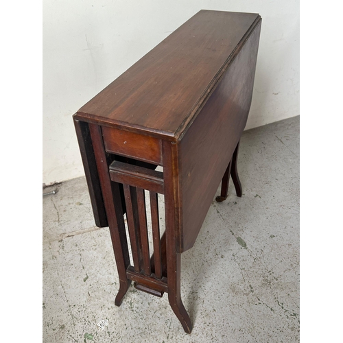 123 - A mahogany Sutherland table (H69cm W68cm D20cm)