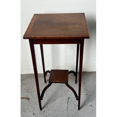 125 - An Edwardian side table on tapering legs (H67cm Sq36cm)