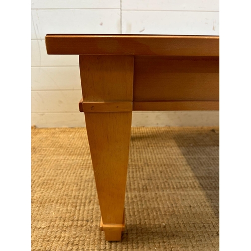 151 - A contemporary coffee table on tapering legs (H46cm W120cm D66cm)