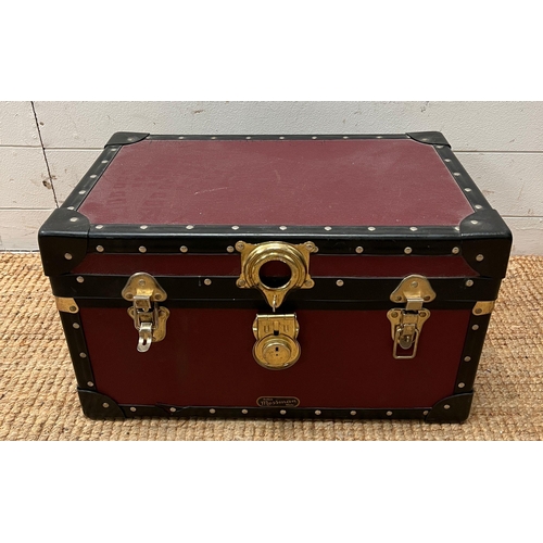 153 - A medium travel tuck box steamer trunk (H29cm W51cm D32cm)