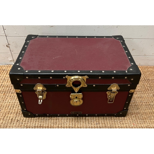 153 - A medium travel tuck box steamer trunk (H29cm W51cm D32cm)