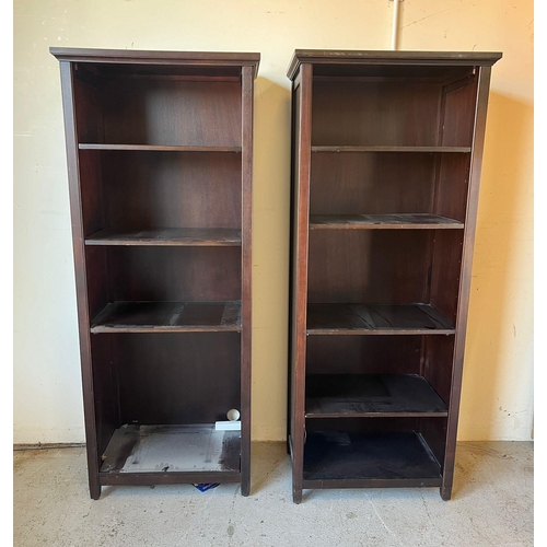 160 - A pair of open bookcases (H163cm W66cm D41cm)