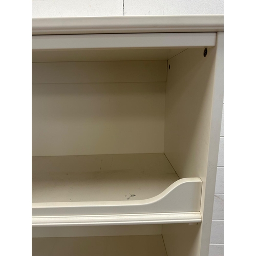 170 - A white painted three shelf bookcase or shelving unit (H154cm W71cm D34cm)