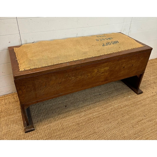 51 - A vintage oak ottoman with sprung hessian upholstered top (H57cm W117cm D46cm)