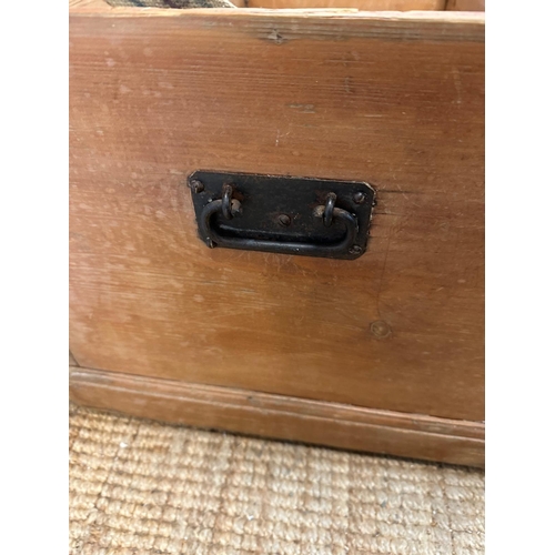 52 - A vintage pine blanket box with drop handles to sides (H46cm W85cm D47cm)