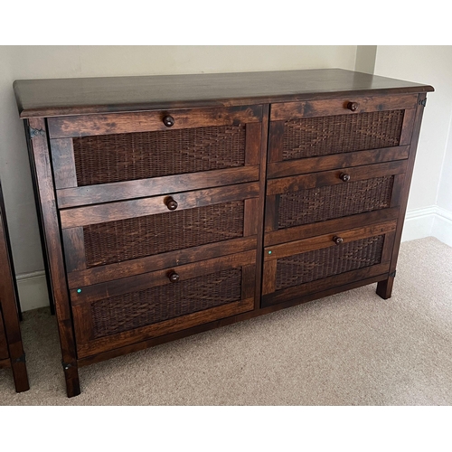 72 - A contemporary chest of drawers (H81cm W120cm D48cm)