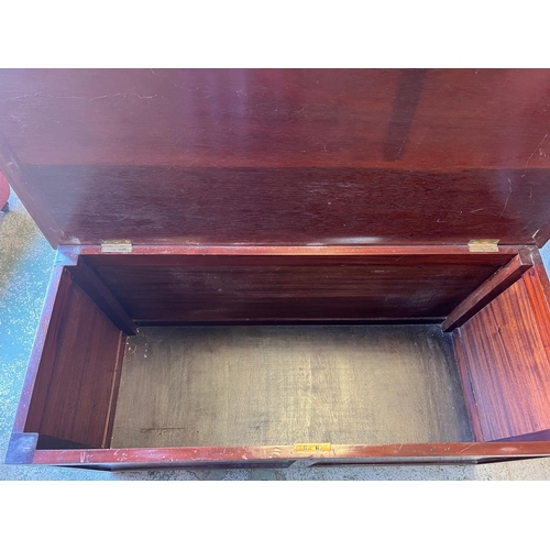 84 - A mahogany blanket box with string inlay (H54cm W108cm D46cm)