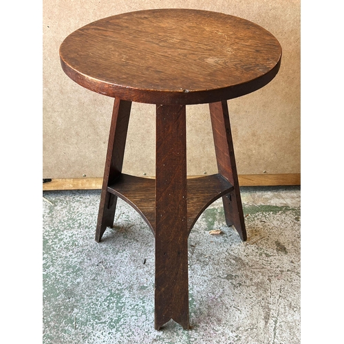 85 - A small oak three legged table (H53cm Dia35cm)