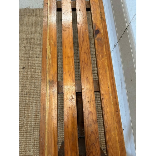 130 - A vintage pine collapsible slatted bench (H45cm W213cm)