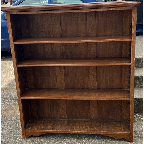 5 - An Edwardian oak open bookcase (H127cm W112cm D29cm)