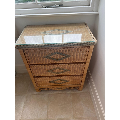 79 - A wicker chest of drawers (H86cm W72cm D43cm)