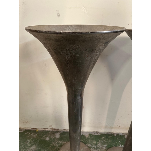 95 - A pair of aluminum free standing horn shaped planters (H86cm Dia33cm)