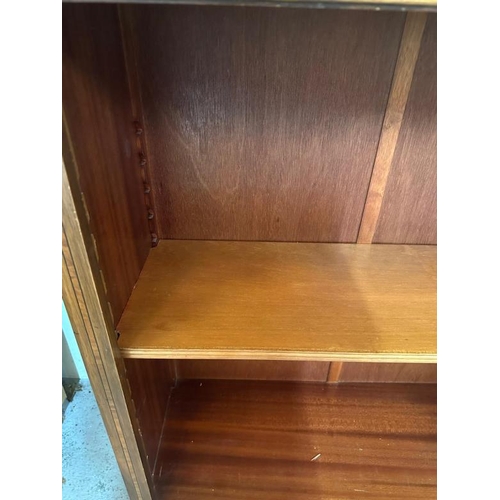 35 - A mahogany single shelf bookcase with scrolling inlay to top (H100cm W84cm D32cm)