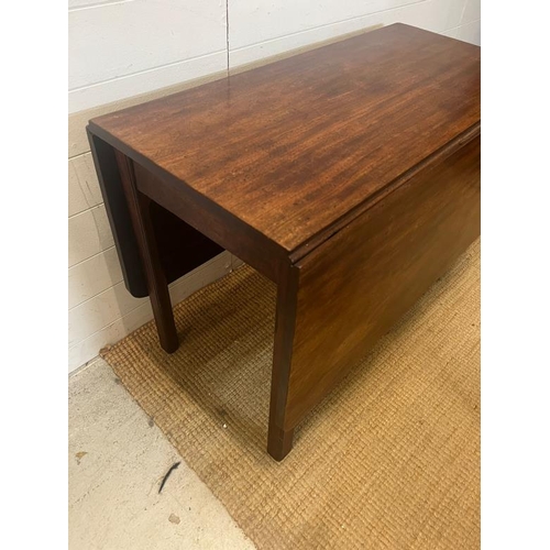 43 - Extendable mahogany table (104cm)