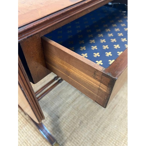 53 - A drop sided sofa table with twin stretcher and out splayed legs (H74cm W94cm D61cm)