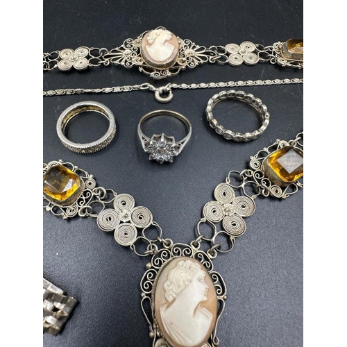 618 - A small selection of costume jewellery to include a 9ct and silver ring.