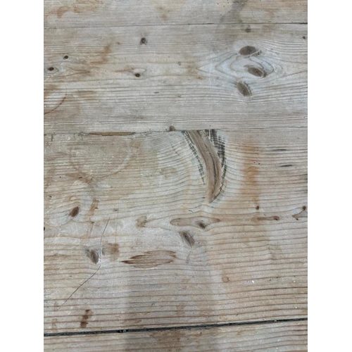 81 - A vintage pine kitchen table on turned legs (H75cm W110cmn D84cm)