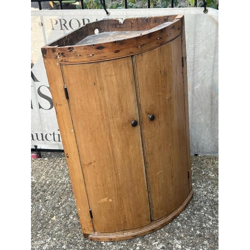 114 - A pine corner cabinet (H81cm W54cm D35cm)