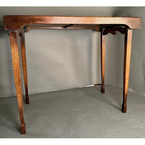 69 - An oak collapsible butler tray