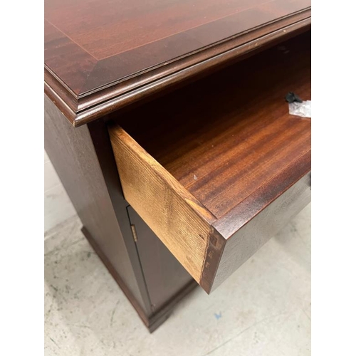 85 - A Regency style side cabinet (H90cm W90cm D47cm)