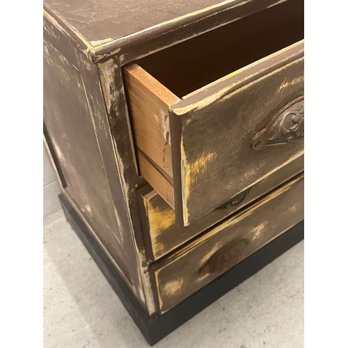 96 - A chest of drawers with pull handles (H60cm W60cm D38cm)