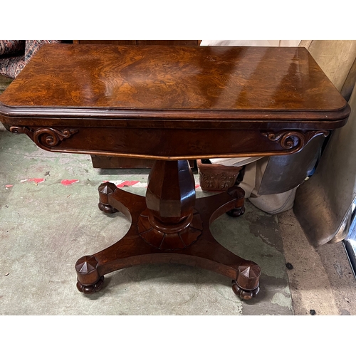 110 - William IV style mahogany game table on shaped base and roundels to each corner (H76cm W89cm D44cm)