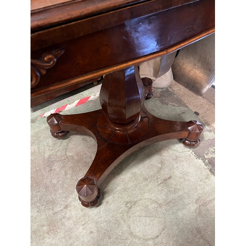 110 - William IV style mahogany game table on shaped base and roundels to each corner (H76cm W89cm D44cm)