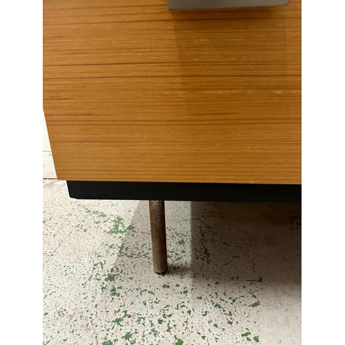 192 - A Mid Century Stag Fineline five drawer chest of drawers (H110cm W76cm D46cm)