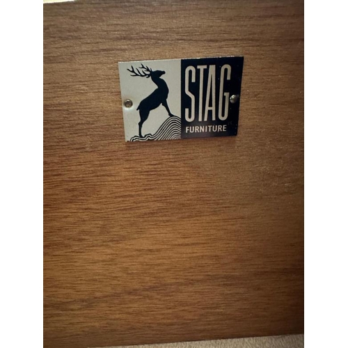 192 - A Mid Century Stag Fineline five drawer chest of drawers (H110cm W76cm D46cm)