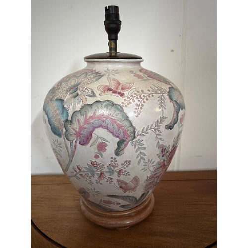 220 - Oriental theme ceramic lamp