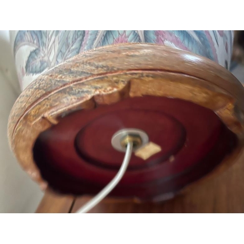 220 - Oriental theme ceramic lamp