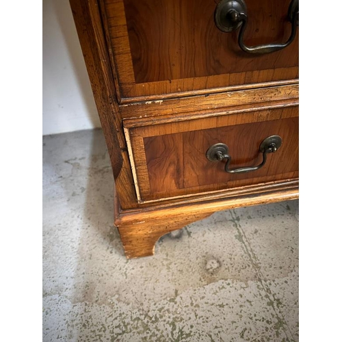 42 - Mahogany of drawers, two short and three long, H74 X D43 X W75cm
