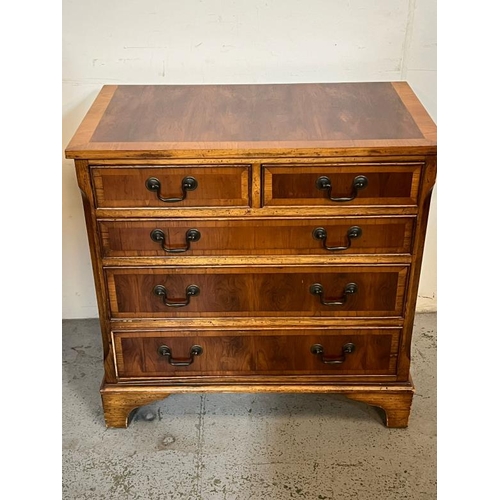 42 - Mahogany of drawers, two short and three long, H74 X D43 X W75cm