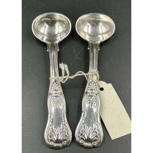 A pair of silver Kings Pattern salt spoons London 1829 by J Bridge