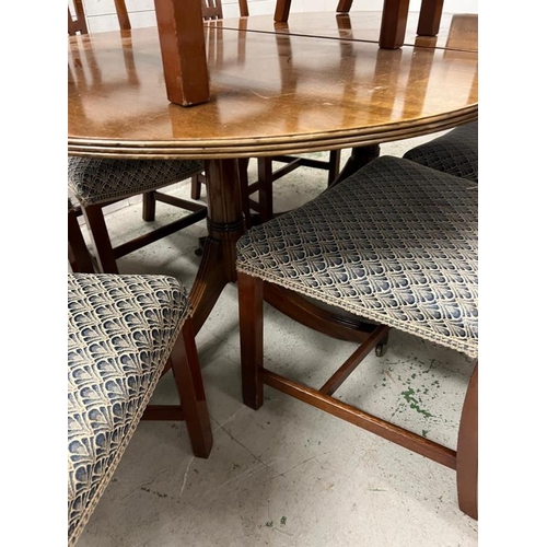 121 - A mahogany twin pedestal dining table with two carvers and six chairs (H73cm W165cm D106cm)