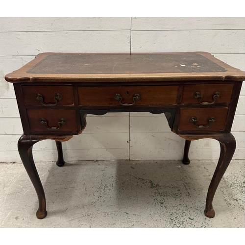 52 - A mahogany Queen Anne style knee hole writing desk with brown leather top AF (H75cm W94cm D50cm)