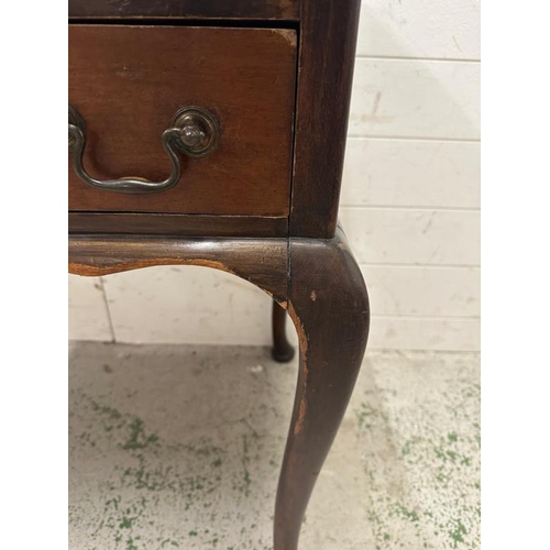 52 - A mahogany Queen Anne style knee hole writing desk with brown leather top AF (H75cm W94cm D50cm)