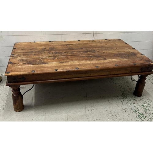 7 - A hardwood coffee table with metal details (H40cm W134cm D75cm)